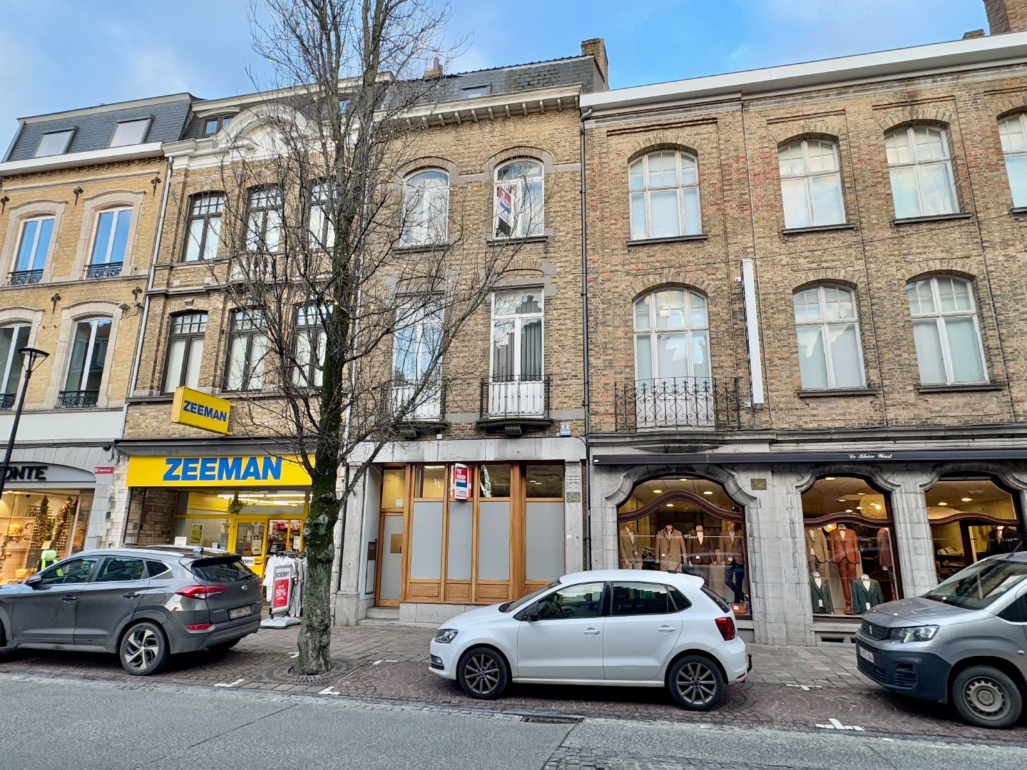 RUIM KANTOOR MET DIVERSE BURELEN + MOGELIJKHEID TOT WOONST - foto 1