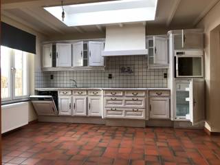 Charmante woning met 3 slaapkamers te Lommel: * Indeling: inkomhal, keuken, woonkamer, achterkamer, berging, badkamer, nachthal, 3 slaapkamers,...