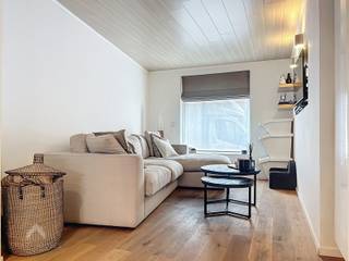 Energiezuinige woning op een fantastische locatie bestaande uit een inkomhal met berging, gezellige leefruimte met eet-en zithoek, volledig...