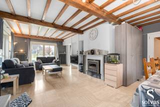 Deze ruime woning is gelegen op een perceel van 1.164 m² en beschikt over een bewoonbare oppervlakte van maar liefst 230 m². Hier geniet u van...