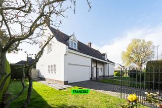 Geheel in alle rust en privacy treffen we deze TOPvilla in een idyllische sfeer. De ligging biedt heel wat privacy, maar is tevens op...