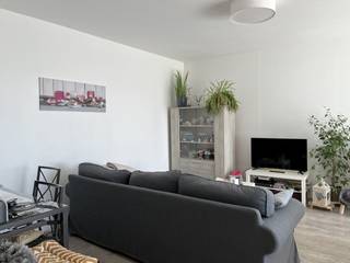 INDIEN U EEN BEZOEK WENST IN TE PLANNEN GELIEVE EEN BEZOEK AAN TE VRAGEN VIA WWW.HILLEWAERE.BE VIA DE RODE KNOPCentraal gelegen appartement met twee...