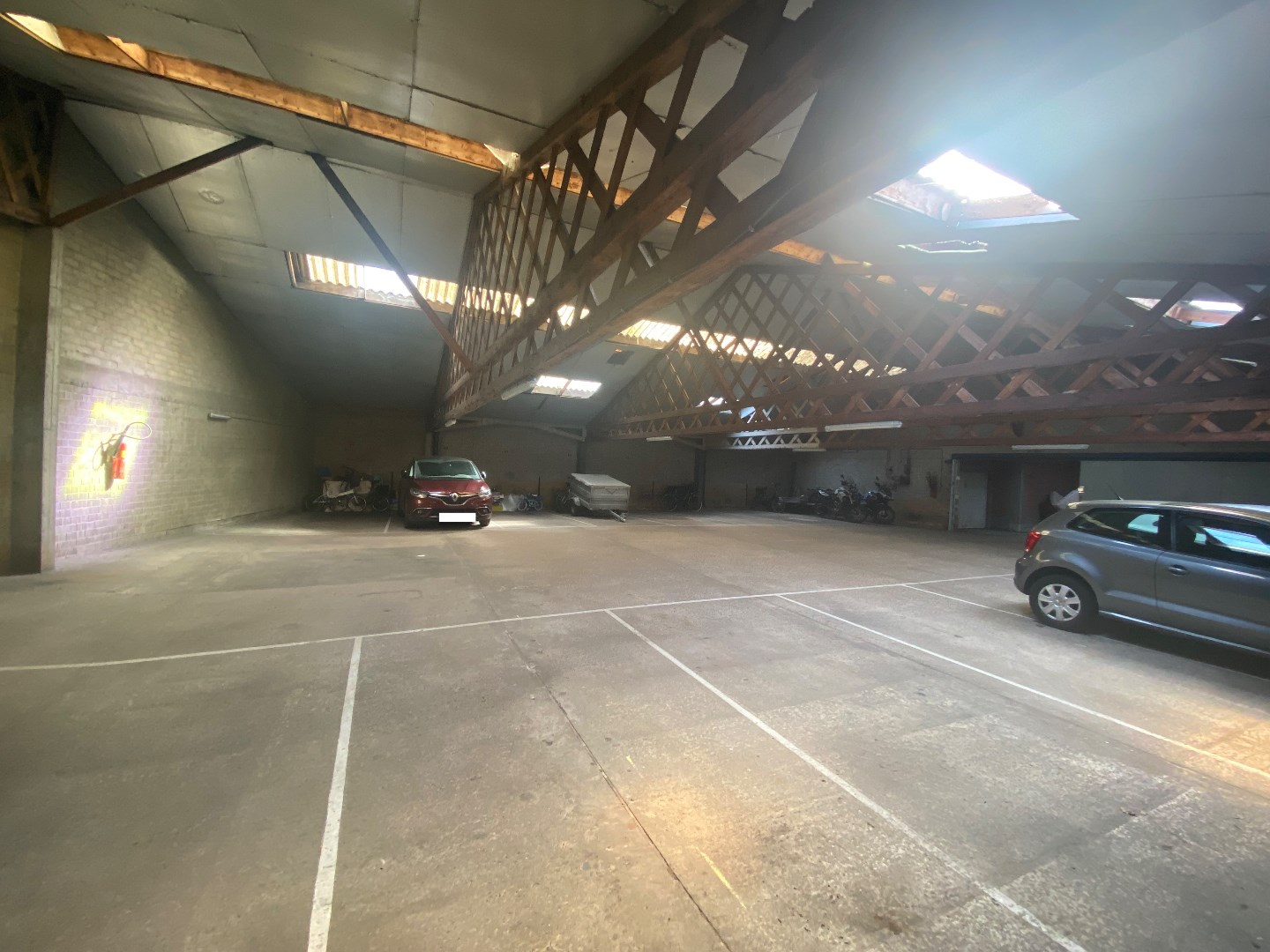 Overdekte autostaanplaats te huur in het centrum van Temse - foto 4