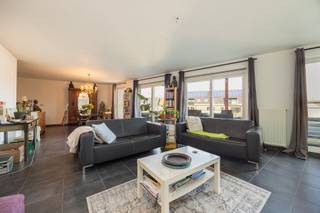 Dit ruime appartement bevindt zich in het centrum van Meerhout, op wandelafstand van winkels, scholen en horeca. Dankzij de centrale ligging geniet...