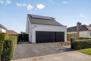 Maison exclusive, entièrement rénovée avec des finitions haut de gamme, idéalement située à DilbeekSituée dans un environnement prisé, résidentiel et...