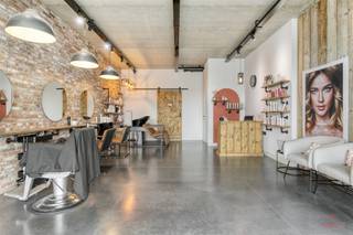 In an excellent location opposite the station of Aalter is this ground floor commercial property of 87 m². Thanks to the large windows and...