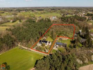 Op een fantastische locatie te Bonheiden bevindt zich deze ruime en energiezuinige villa met een bewoonbare oppervlakte van 437 m² op een...