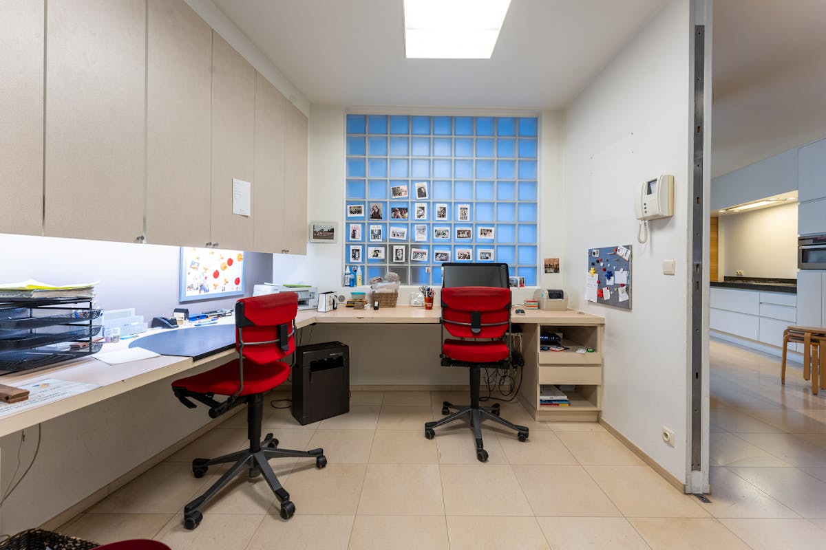 Handelspand met woonst en appartement in centrum Veurne. - foto 5