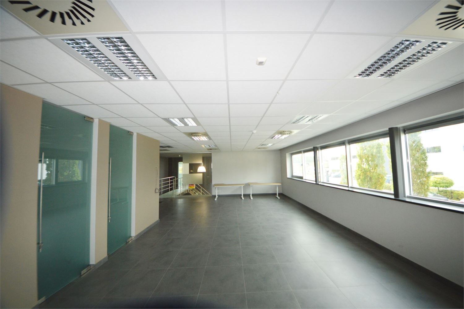 Commercial à louer à Grammont - photo 3