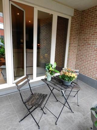 Dit gelijkvloers appartement is gunstig gelegen in het centrum van Paal, rustig en vlakbij de autosnelwegen. Het appartement is volledig...