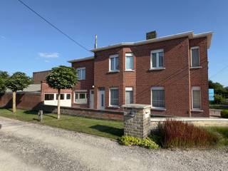 Leuke, charmante woning met 4 slaapkamers en een prachtige tuin. Op een perceel van 1.050 m² geniet u van alle rust in een groene omgeving...