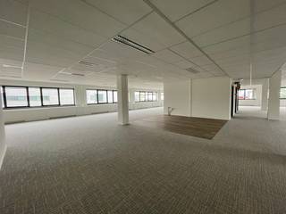 Fantastisch gelegen instapklaar kantoor met een oppervlakte van 343 m² te koop (oppervlaktes mogelijk tussen 343 m² tot 1.862 m²). Dit betreft...