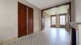 Extremely spacious townhouse in the center of Avelgem. The front door leads into the front courtyard. Stately, high pitch pine doors provide access...