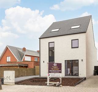 Espace et qualité sont les deux mots clés pour décrire cette maison nouvellement construite. Un terrain idéalement orienté d'environ 443m² et...