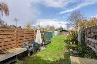 Deze te renoveren gesloten bebouwing is centraal gelegen in Sint-Niklaas en vormt de ideale opportuniteit voor wie op zoek is naar een woning...