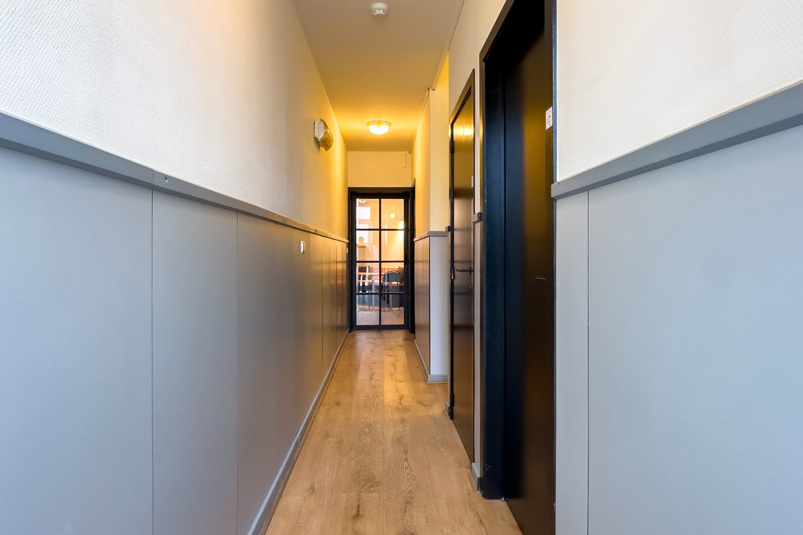 Instapklare woning met 4 slaapkamers op goede ligging nabij centrum Gent en de Bourgoyen. - foto 2