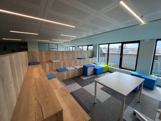 Kantoren te huur, ideaal en strategisch gelegen aan de oostelijke ingang van Leuven en naast het station. Dicht bij het historische centrum en tal van voorzieningen in de omgeving (winkels, bars, restaurants, enz.). Gemakkelijk bereikbaar met het openbaar vervoer.<br />Parking beschikbaar: €150/plaats/maand.