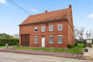 Bent u op zoek naar een renovatieproject met tal van mogelijkheden? Deze vrijstaande woning in het groene Herselt biedt u de kans om een...