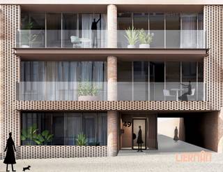 <h3><span>-- Volledig afgewerkt nieuwbouwappartement - 2 slaapkamers - Zuidgericht terras - 6% btw mogelijk -- </span></h3>
<p><strong><span>Op zoek naar de voordelen van nieuwbouw, zonder in te boeten aan stijl, architectuur en wooncomfort? Dan is dit appartement in Residentie 3 Sleutels precies wat u zoekt. </span></strong></p>
<p><span>In deze </span><strong><span>kleinschalige en architecturaal unieke residentie</span></strong><span> bevindt zich dit prachtig appartement met </span><strong><span>2 slaapkamers</span></strong><span>, een doordachte indeling en een aangename, hedendaagse uitstraling. </span></p>
<p><span>De </span><strong><span>ruime leefruimte met open keuken</span></strong><span> vormt het hart van de woning. Dankzij de grote raampartijen geniet u hier van een uitzonderlijke hoeveelheid </span><strong><span>natuurlijke lichtinval</span></strong><span>. Bovendien is de leefruimte zuidgericht, waardoor u volop profiteert van het daglicht. Aansluitend bevindt zich het </span><strong><span>aangename zonneterras</span></strong><span>, waar u in alle rust en privacy heerlijk kunt genieten van het buitenleven. </span></p>
<p><span>Aan de achterzijde van het appartement bevinden zich </span><strong><span>twee comfortabele slaapkamers</span></strong><span> en de stijlvolle badkamer. Deze is uitgerust met een </span><strong><span>inloopdouche met hand- en regendouche</span></strong><span>, een lavabo met meubel en aansluitingen voor wasmachine en droogkast. Een </span><strong><span>afzonderlijk toilet</span></strong><span> zorgt voor extra comfort. </span></p>
<p><span>Ook op technisch vlak voldoet dit appartement volledig aan de hedendaagse normen. Zo wordt er verwarmd via </span><strong><span>vloerverwarming in combinatie met een energiezuinige lucht-waterwarmtepomp</span></strong><span> en werd er bijzonder veel aandacht besteed aan isolatie en hoogwaardige beglazing. </span></p>
<p><strong><span>Een volledig afgewerkt nieuwbouwappartement waar comfort, energiezuinigheid en architectuur perfect samenkomen. </span></strong></p>
<p><span>Een </span><strong><span>autostaanplaats is optioneel bij aan te kopen</span></strong><span>. </span></p>
<p><strong><span>6% btw mogelijk</span></strong><span> – voorwaarden te bespreken. </span></p>
<p><span>Bent u benieuwd naar dit unieke aanbod? </span><strong><span>Laat u verrassen door de ruimte, lichtinval en afwerkingsgraad en plan vandaag nog uw bezoek via info@immolierman.be of telefonisch: 053 89 99 66.</span></strong></p>