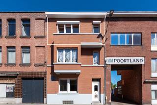 Op een boogscheut van het centrum van Mechelen vind je dit aangename gerenoveerde appartement op de tweede verdieping, ideaal voor wie comfortabel...