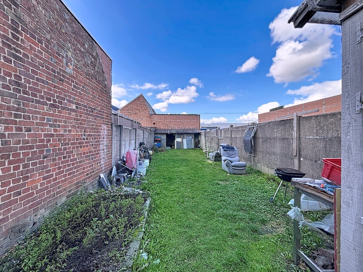 House to renovate for sale in Kortrijk! - photo 2