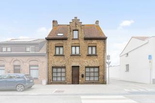 strong>Te koop: Ruime halfopen bebouwing in het hart van NieuwkapelleOp zoek naar een woning met potentieel in een rustige, landelijke omgeving én...