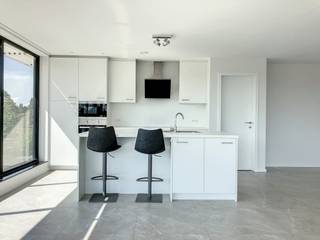 Ce luxueux appartement de 3 chambres est situé dans un bâtiment récent comptant seulement 5 entités. Toutes les pièces sont baignées de lumière...