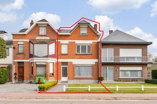 Deze te renoveren woning, gelegen in de Meester Van der Borghtstraat 25 te Putte, biedt tal van mogelijkheden voor wie op zoek is naar een project met potentieel. De woning beschikt over drie slaapkamers en vormt de ideale basis om volledig naar eigen smaak en wensen in te richten.<br />Achteraan de woning bevindt zich een prachtige, groene tuin waar het heerlijk vertoeven is in alle rust en privacy. Het overdekte terras zorgt ervoor dat u het hele jaar door van het buitenleven kunt genieten, ongeacht de weersomstandigheden.<br />Via de tuin is er bovendien een handige toegang tot de achtergelegen staanplaatsen, bereikbaar via een praktisch padje. Dit zorgt voor extra comfort en bereikbaarheid.<br />Kortom, een woning met karakter en veel mogelijkheden op een aangename locatie.<br /><br />Troeven: <br />✅ Prachtige tuin<br />✅ Doorgang lans achter<br />✅ Volledig naar wens te renoveren<br />✅ Goede locatie<br />✅ Leuke indeling<br />✅ ... <br /><br />Voor interactieve grondplannen met foto’s, ga naar www.wijns.be en klik op de knop “virtueel bezoek”.<br />Info & afspraak: ☎ 0473/33 33 10 ✉ geoffry@wijns.be