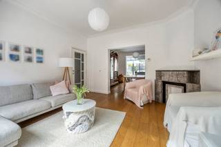 Op zoek naar een woning met verschillende troeven te koop te Grimbergen? Ontdek deze indrukwekkende woning met een grote bewoonbare oppervlakte,...