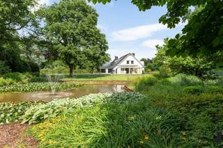 Villa op een uitzonderlijk domein van ca. 14.990 m², gelegen op het einde van een doodlopende straat in een van de meest residentiële wijken...
