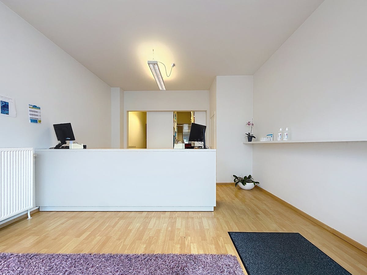 Ruime handelsruimte te huur in het centrum van Merksem! - foto 5