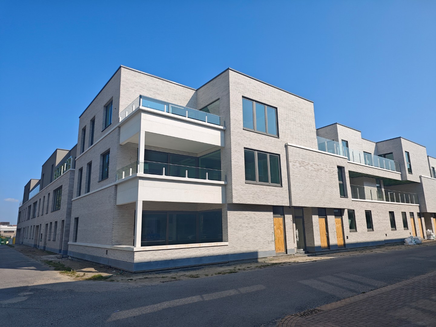 Gelijkvloerse nieuwbouwwoonst met 3 slaapkamers en zuidgerichte tuin - foto 1