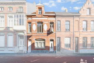 PRACHTIG GERENOVEERDE HERENWONING MET ZUIDERSE TUIN je voelt de vibe en de sfeer vanaf je deze lichtrijke speciale woning betreedt charmante inkomhal...