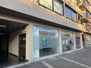 Handelspand van 85 m² gelegen in het centrum van Genk, tegenover Shopping1.Geschikt voor vrij beroep, kantoor, dans- of sportzaal.Momenteel doet het...