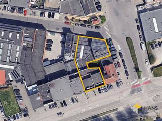 Bisschoppenhoflaan 585 - Deurne Indrukwekkend handelspand met showroom, magazijn en kantoren totaal 1065m² op commerciële topligging in DeurneOp een...