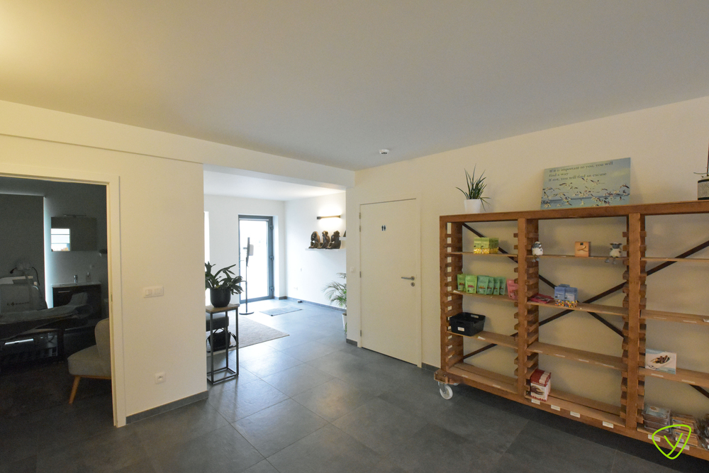 Zeer goed afgwerkte winkelruimte in het centrum van Eeklo - foto 4