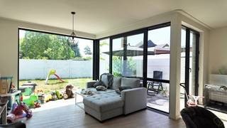 Dit moderne en lichtrijke duplex-appartement biedt alle comfort en kwaliteit die u mag verwachten van hedendaags wonen. Dankzij de...