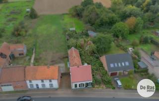 NINOVE – Uitstekend gelegen bouwgrond voor HOB of OB met 6% BTW bij wederopbouw<br /><br />Op een aantrekkelijk perceel met een straatbreedte van ca. 16 meter in Ninove (woongebied met landelijk karakter) bevindt zich deze bouwgrond met tal van realisatiemogelijkheden. Het terrein leent zich uitstekend voor het bouwen van een kwalitatieve halfopen bebouwing met een maximale gevelbreedte van ca. 13 meter (rekening houdend met de verplichte zijdelingse bouwvrijestrook van 3 meter). Daarnaast is ook de oprichting van een vrijstaande open bebouwing mogelijk, mits het aanvragen van een verkavelingsafwijking. Het perceel maakt deel uit van een goedgekeurde verkaveling voor twee loten. Op de grond staat momenteel nog een te slopen constructie (EPC 1213 kWh/(m²jaar)), wat financieel een groot voordeel biedt: bij afbraak en heropbouw kan u onder voorwaarden genieten van 2% registratierechten op de aankoop én het verlaagde btw-tarief van 6% op de nieuw en/of heropbouw. <br /><br />Kortom, een unieke kans voor wie op zoek is naar een prachtig perceel om een droomwoning op maat te bouwen! Interesse? Neem gerust contact op via 053606560.