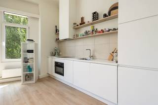 Wonen op één van de beste plekken van ’t stad? Dit charmante appartement combineert een toplocatie met een kwalitatieve afwerking. Het werd...