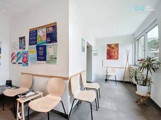 Tel: 0456126985Email: clara.jacquy@weinvest.beWe Invest biedt u exclusief een ruimte van 16m² aan in een gedeelde medische praktijk, parttime...