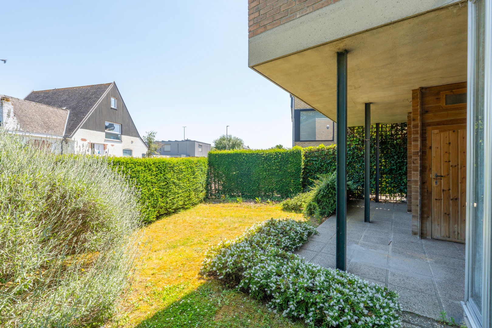 Lichtrijk gelijkvloersappartement met veel potentieel - foto 4