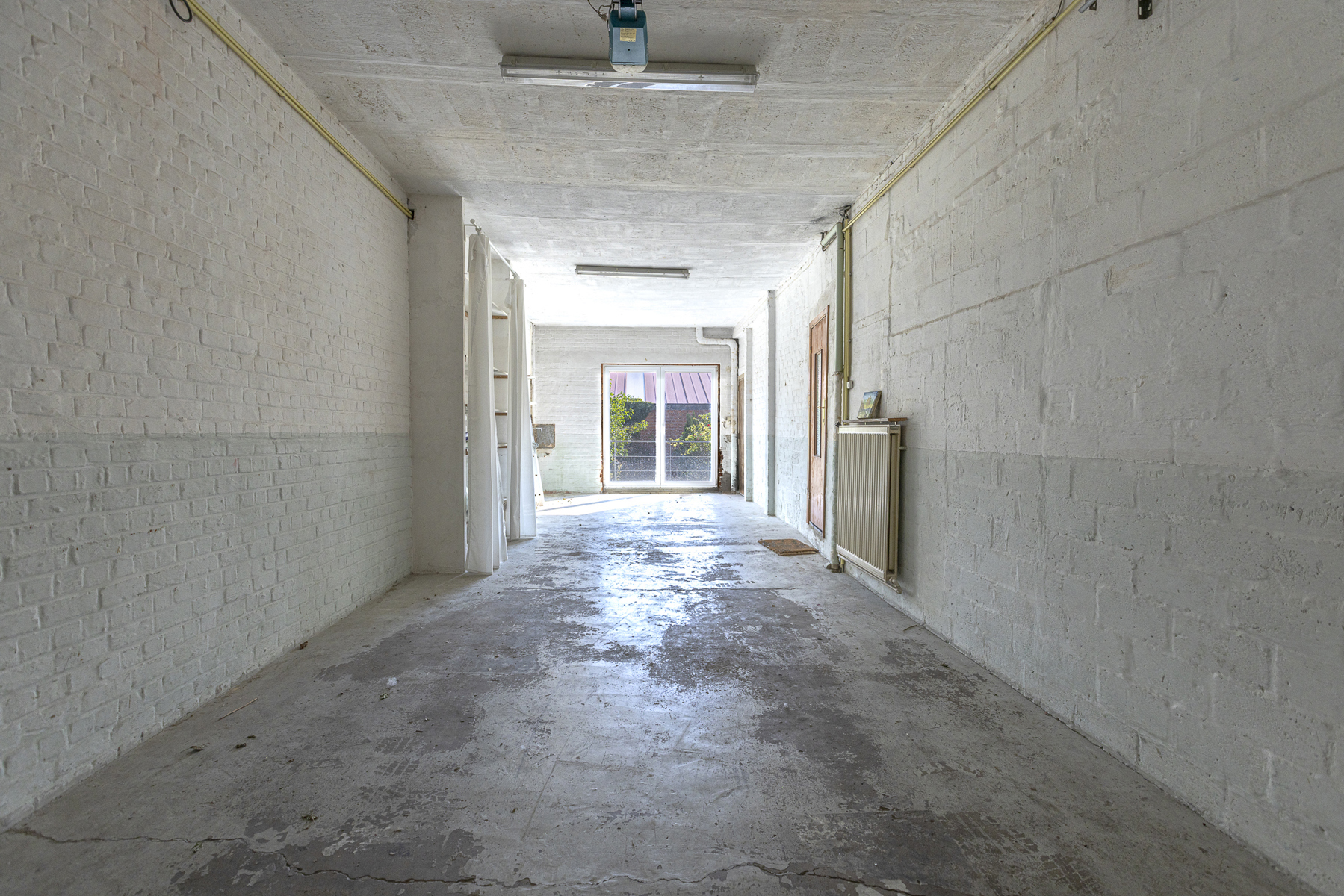 Ruime ééngezinswoning met grote garage en 4 slaapkamers. - foto 3