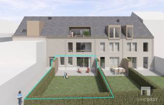 <h3><span>Nieuwbouwappartement met tuin, terras, carport en berging in hartje Diest</span></h3><p><span>Bent u op zoek naar een energiezuinig nieuwbouwappartement op een centrale ligging in Diest? Dan is dit gelijkvloers appartement in het nieuwbouwproject </span><span>Den Boom</span><span>, gelegen in de Statiestraat, absoluut het ontdekken waard. Dit appartement combineert modern wooncomfort met een praktische indeling, een eigen buitenruimte én een uitstekende bereikbaarheid. Ideaal voor jonge starters, gezinnen, senioren of investeerders die op zoek zijn naar een duurzame en waardevaste aankoop.</span></p><p><span>Ligging: </span><span>Het project is gelegen op wandelafstand van het station van Diest en vlak bij de nieuwe gezondheidscampus. Dat maakt dit project interessant voor pendelaars en gezinnen. Winkels, scholen, horeca, sportfaciliteiten en ontspanningsmogelijkheden bevinden zich in de nabije omgeving. Alles wat u nodig heeft, ligt binnen handbereik.</span><span> </span></p><p><span>Indeling: </span><span>Een inkomhal, praktische berging, ruime woonkamer met eetplaats, leefkeuken met zicht op het terras en de tuin, een nachthal, twee slaapkamers, een badkamer en een apart toilet.</span></p><p><span> </span></p><p><span>Troeven: </span></p><p><span>- </span><span>Aankoop aan 6% mogelijk (</span><span>indien u zelf aan de wettelijke voorwaarden voldoet</span><span>)</span></p><p><span>- </span><span>Bij dit appartement zijn een </span><span>carport en aanpalende tuinberging inbegrepen</span><span> </span></p><p><span>- Future proof wonen</span></p><p><span>- </span><span>Groen wonen vlak bij de stad, naast eigen tuin en terras is het in de buurt een prachtige groene omgeving zoals het provinciaal domein De Halve Maan en het Webbekoms Broek</span></p><p><span> </span></p><p><span>Diest combineert historische charme met een sterke lokale dynamiek, goede bereikbaarheid en een groeiende vraag naar kwalitatieve, energiezuinige woningen. Daardoor is dit appartement niet alleen aantrekkelijk om zelf in te wonen, maar ook als investering.</span></p><p><span>Nieuwbouw met lage energiekosten, een centrale ligging en een praktische indeling blijft bijzonder gegeerd op de huurmarkt.</span></p><p><span> </span></p><p><span>Vermelde prijzen zijn excl. kosten (notaris, btw, registratierechten, aansluitingskosten), en incl. carport en tuinberging.</span></p><p><span> </span></p><p><span>Meer informatie te verkrijgen bij Immo Diest. Bel ons even op: 013 31 25 22.</span></p><p><span> </span></p>