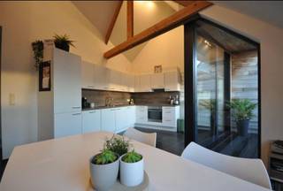 Instapklaar appartement te huur in Wortegem - Petegem.Dit appartement is voorzien van een leefruimte met open keuken, bergplaats, badkamer, toilet, 2...