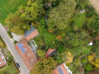 In het hart van het groene Pajottenland, in het rustige Herne, bevindt zich deze karaktervolle woning met een rijke invulling als B&B. De ligging...