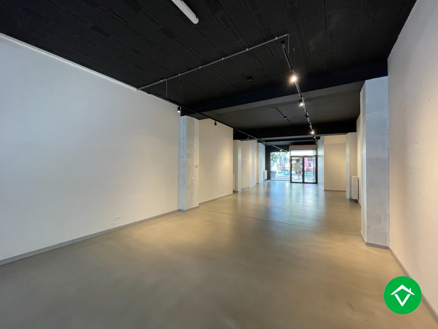 Centraal gelegen handelspand (129m²) in het centrum van Roeselare - foto 2