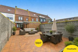 Deze op te frissen rijwoning biedt een uitstekende opportuniteit voor wie op zoek is naar een woning met potentieel die volledig naar eigen smaak kan worden ingericht. Dankzij de praktische indeling, de ruime zolderverdieping en de ontsluiting langs de achterzijde vormt deze eigendom een interessante basis voor zowel gezinnen als handige Harry's.<br /><br />Via de inkomhal komt u terecht in de ruime leefruimte met plaats voor een gezellige zit- en eetruimte. Aansluitend bevindt zich de keuken en veranda, die zorgt voor extra lichtinval en een mooie overgang naar de buitenruimte. Verder beschikt het gelijkvloers over een badkamer met bad, lavabo en toilet, evenals een praktische buitenberging.<br />Op de verdieping bevinden zich twee volwaardige slaapkamers en een extra kamer die perfect kan dienen als bureau, kinderkamer of dressing. Een grote troef van deze woning is de ruime zolder, bereikbaar via een vaste trap, die tal van extra mogelijkheden biedt voor bijkomende kamers, hobbyruimte of stockage.<br /><br />De woning behaalt een gunstig EPC-label waardoor er geen renovatieverplichting van toepassing is. Dankzij de achterliggende ontsluiting geniet u bovendien van extra praktische toegankelijkheid.<br /><br />Bent u op zoek naar een woning met mogelijkheden op een betaalbaar budget, waar u uw eigen woonideeën volledig tot leven kunt brengen? Dan is deze woning zeker een bezoek waard.<br /><br />Neem voorsprong met een vrijblijvende en gratis schatting van uw eigendom via:<br />http://www.residentievastgoed.be/gratisonlineschatten<br /><br />EPC: 273 kWh/m² - UC: 3843631 ~ Vg, Wg, Gvkr, Gvv, Gmo ~ Ref. MI24900