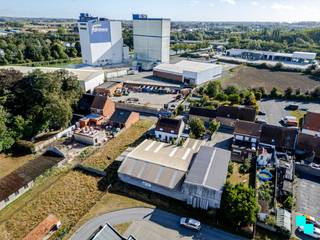 Gunstig gelegen magazijn met een bruikbare oppervlakte van ca. 340m² (volgens opmetingen). Gezien het magazijn gelegen is in woongebied mag...