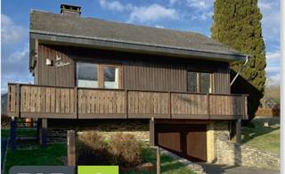 Chalet indépendant très soigné avec un emplacement unique à RochehautLa disposition du chalet est la suivante :Sous-sol :-Garage-CaveÉtage / espace...