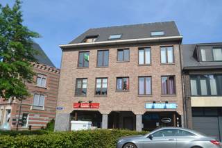 Appartement op de 2de verdieping gelegen op het Astridplein bestaande uit inkomhall, leefruimte, keuken, badkamer met ligbad, berging, 1...